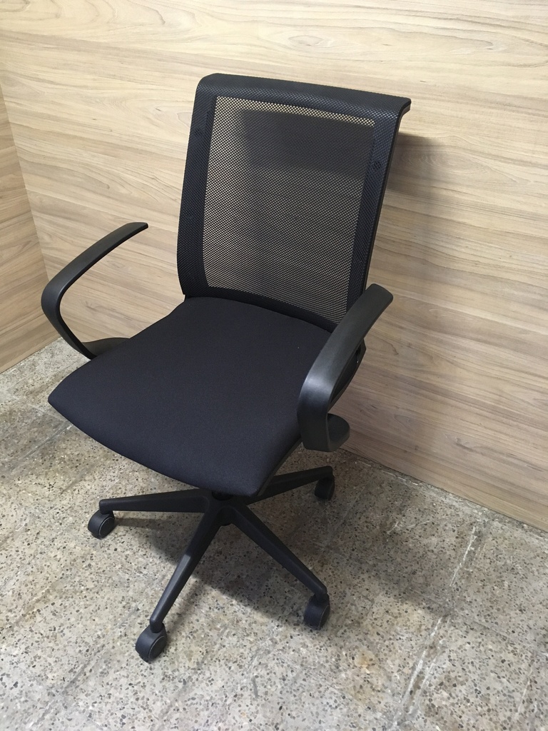 Armario bajo de madera