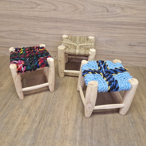 [R2433] Taburete infantil artesanal de madera y trapillo. R2433
