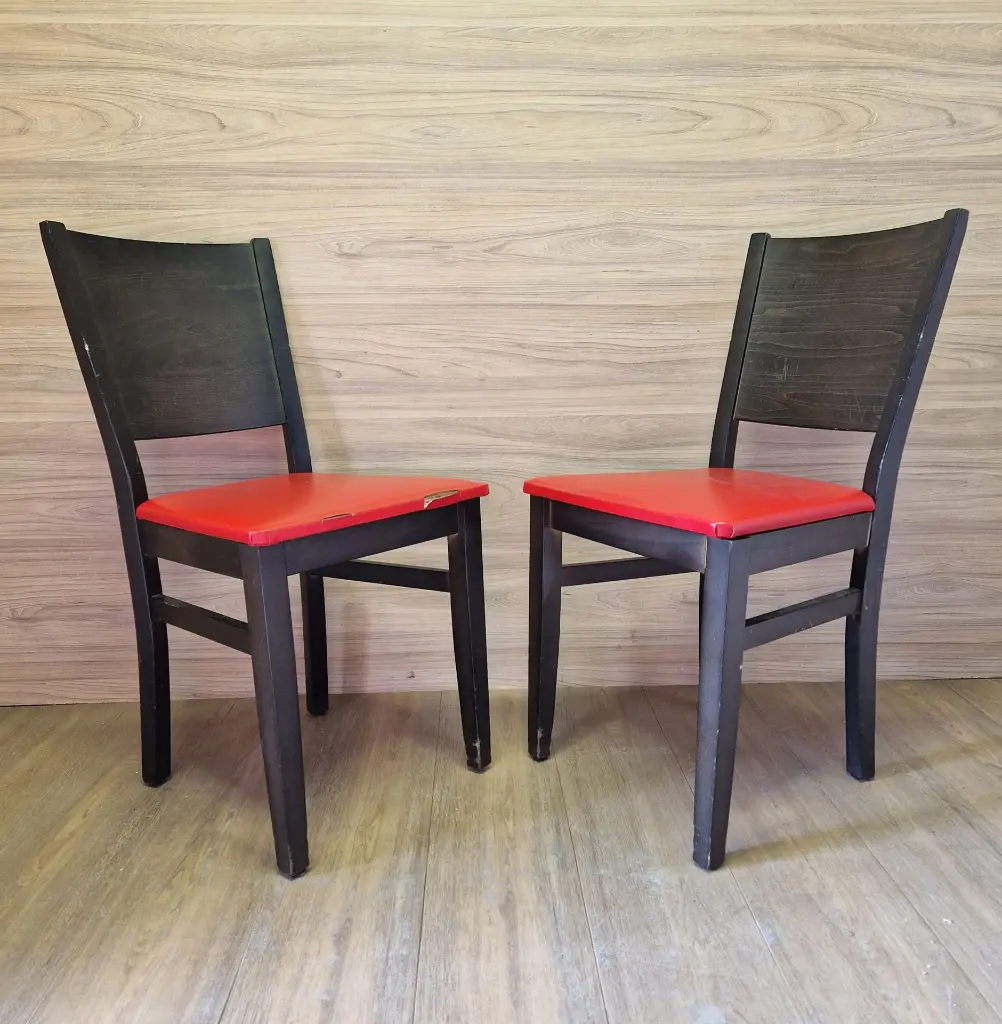 sillas hostelería rojas (1).webp