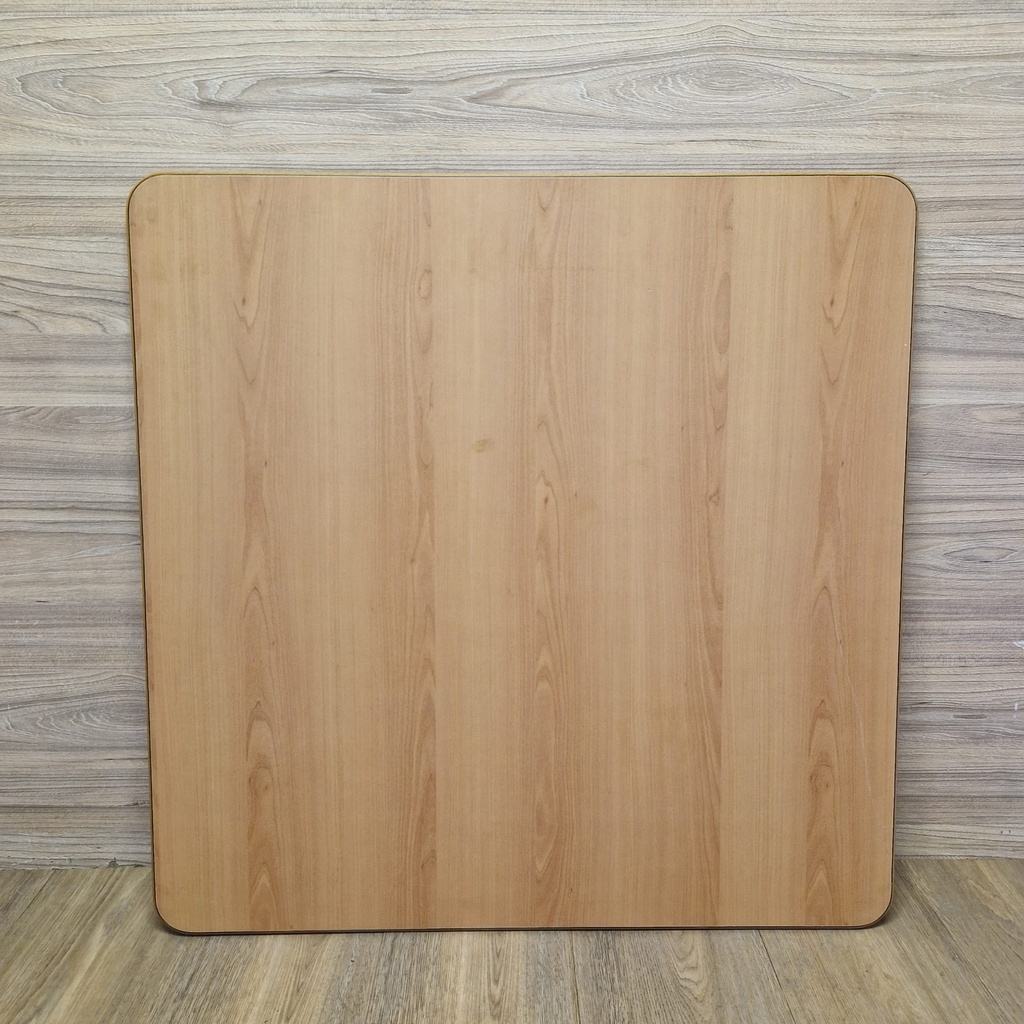 Sobre de madera anaranjado 80x80 para mesa hostelería. R2134