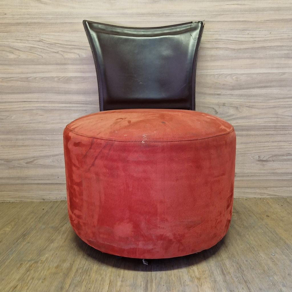 Butaca sillón rojo puf con respaldo zona relax. R2637